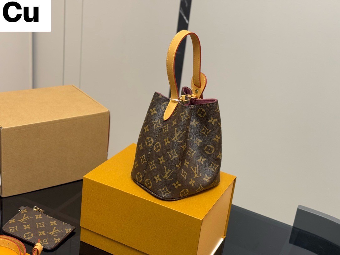 LV All In BB bag กระเป๋าทรงบัคเก็ตไซส์เล็กน่ารัก พร้อมใบลูกแยกใช้งาน และแม่กุญแจ/เนมแท็กสวยหรูโดดเด่น ดีไซน์คลาสสิคคงความเอกลักษณ์