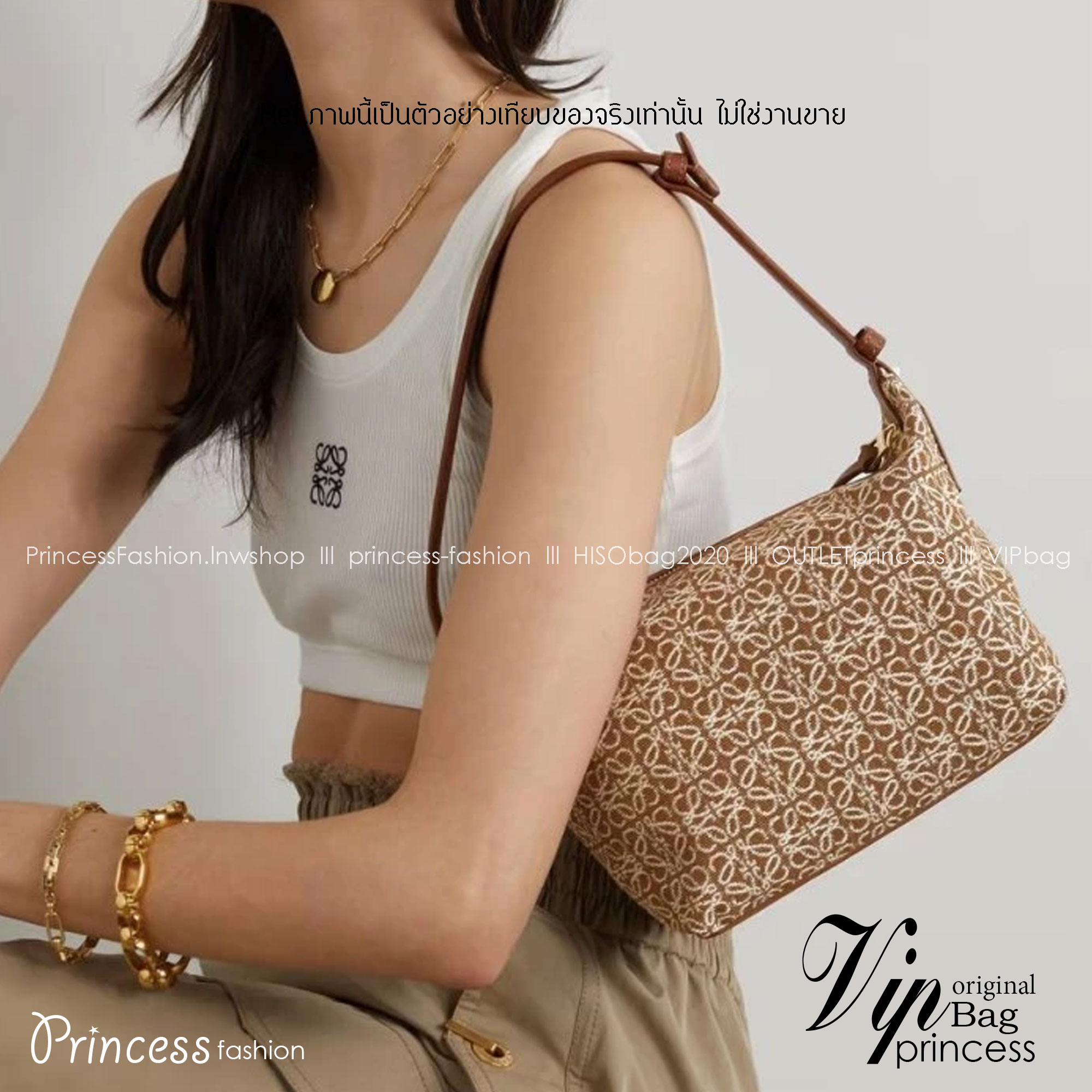 LOEWE Cubi Anagram Small Leather-trimmed Logo-jacquard / LOEWE HANDTASCHE 'CUBI ANAGRAM SMALL' HELLGRÜN คอลเลคชั่นยอดฮิต กับ 4 สีใหม่ล่าสุด กระเป๋าทรงพอช ใบกำลังสวย ดีไซน์ดีเทลน่ารัก