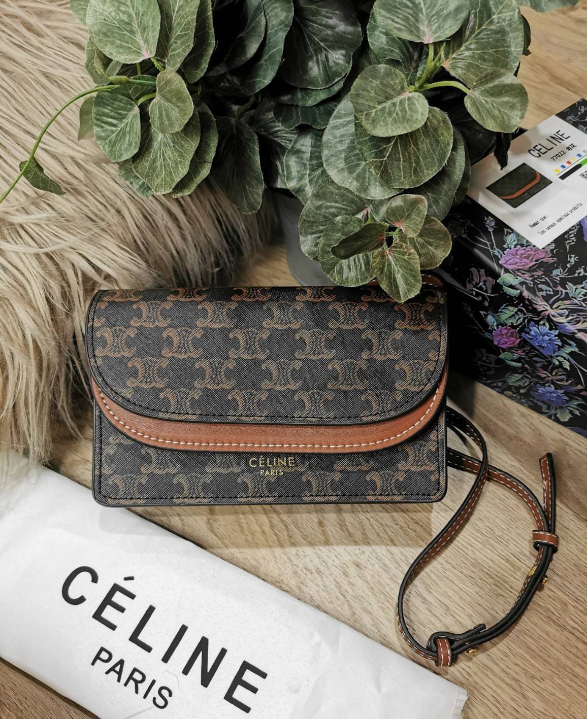 CELINE TRIOMPHE CLUTCH VIP GIFT WITH PURCHASE GWP พรีเมี่ยมกิ๊ฟ Limited Edition จาก CELINE PERFUME DUTY FREE COUNTER