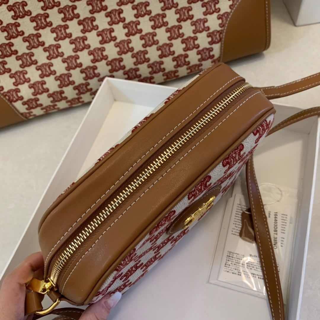 พรีเมี่ยมกิ๊ฟแท้ 100% 】พร้อมส่งที่ไทย ที่นี่ที่เดียว CELINE Camera Bag In Textile With Triomphe Embroidery