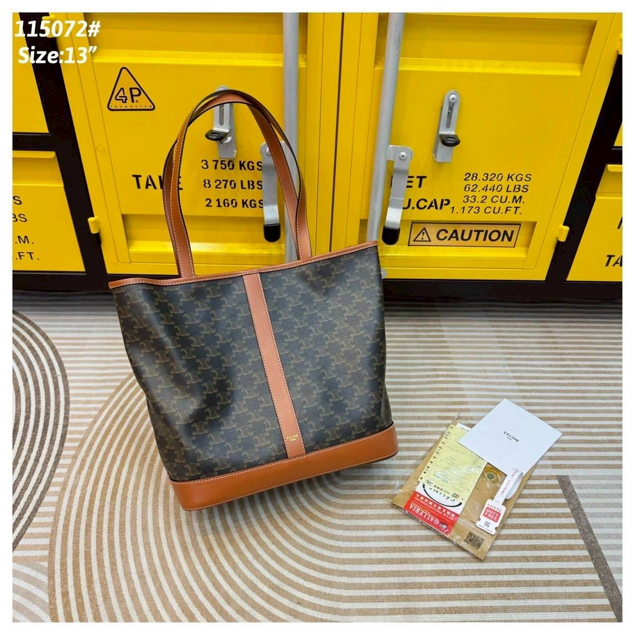 Celine Cabas In Triomphe canvas and leather / Celine Tote Bag กระเป๋าสะพายทรงโท้ทใบใหญ่ รุ่นยอดนิยม งานสวยหรูคลาสสิคไม่มีเอ้าท์ ภายในโล่งกว้าง