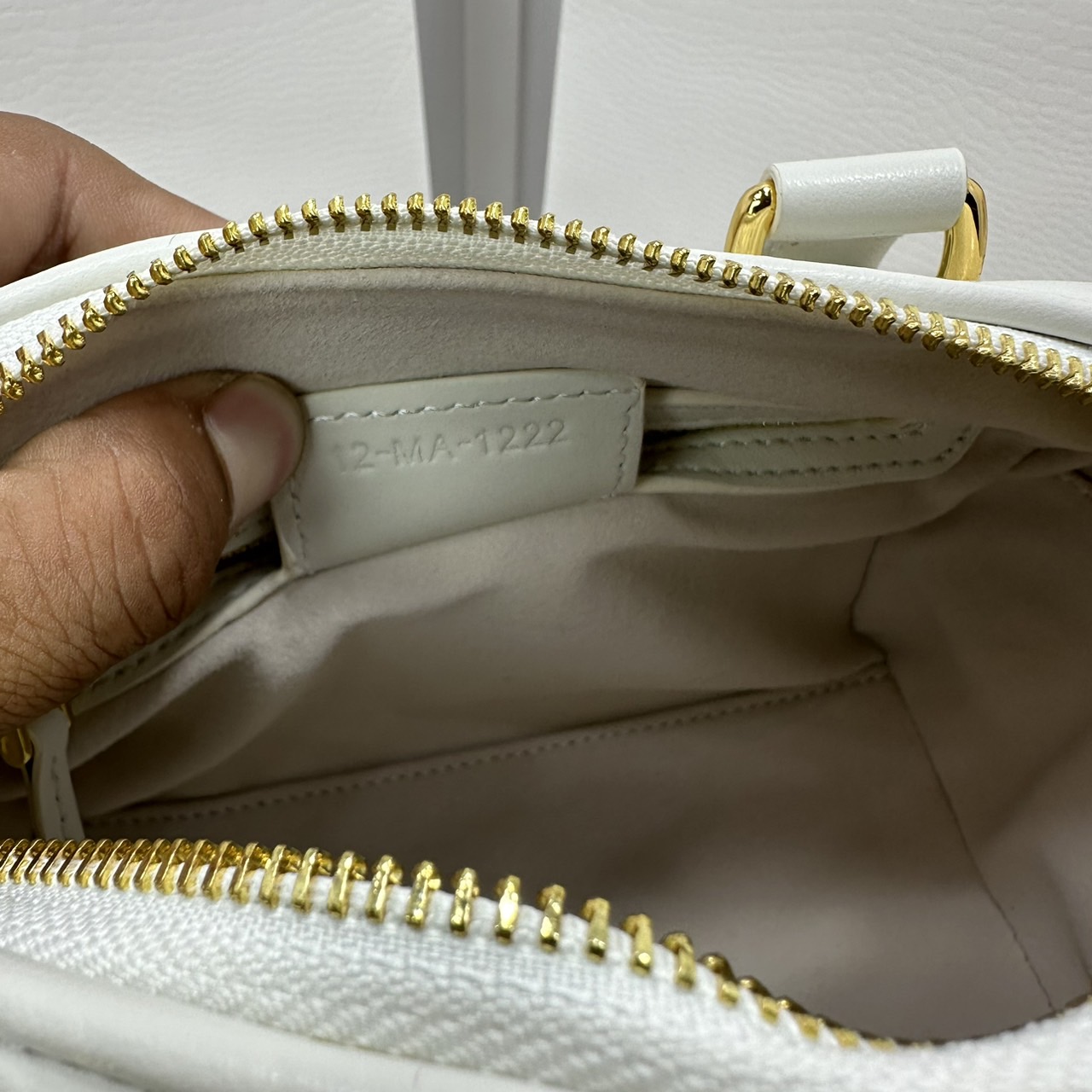 DIOR Groove 20 Bag / Dior Keepall Macrocannage Leather / Oblique Jacquard กระเป๋าสะพายทรงบอสตัน Keepall ทันสมัยและสง่างาม ใช้งานได้ทั้งแบบสะพายไหล่หรือสะพายแบบครอสบอดี้ เหมาะเป็นไอเทมคู่ใจในชีวิตประจำวัน เกรดออริ 1:1