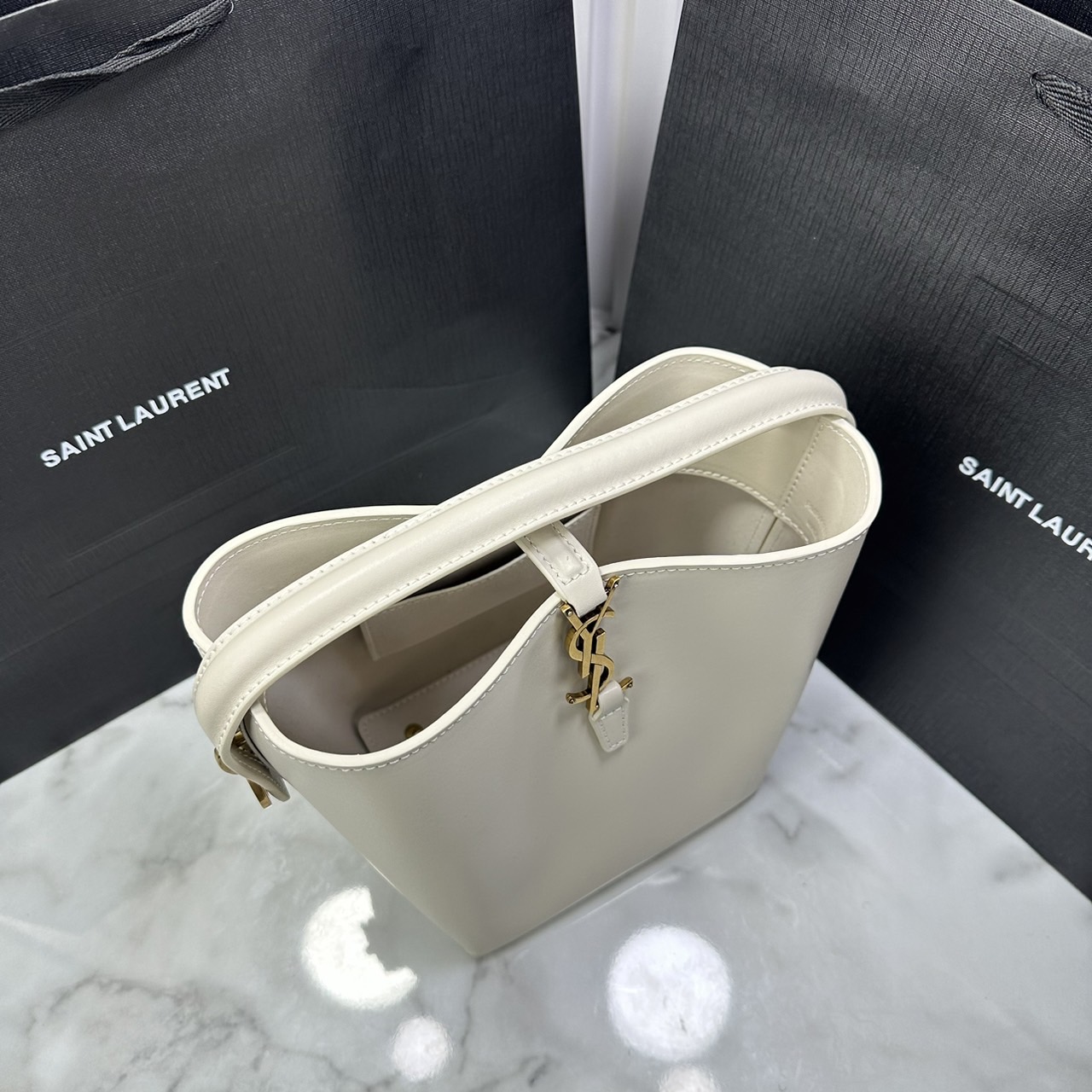 Small 6" YSL Le 37 in shiny leather Hobo Bag / YSL Bucket Bag / YSL Tote Bag กระเป๋าสะพายทรงโฮโบโท้ท งานหนังสวยเต็มใบ อะไหล่ทองสวยคลาสสิก ราคาแสนดีแนะนำของมันต้องมีจริงๆ