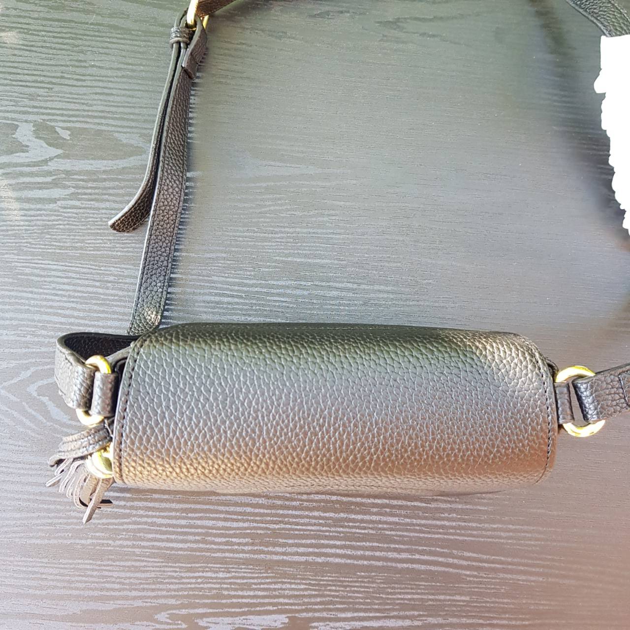 GUCCI Soho small leather disco bag กระเป๋าสะพายครอสบอดี้ทรงสวย ขนาดกำลังดี ใช้งานง่าย เข้าได้กับทุกลุค สายหนังยาวปรับระดับได้ตามการใช้งาน