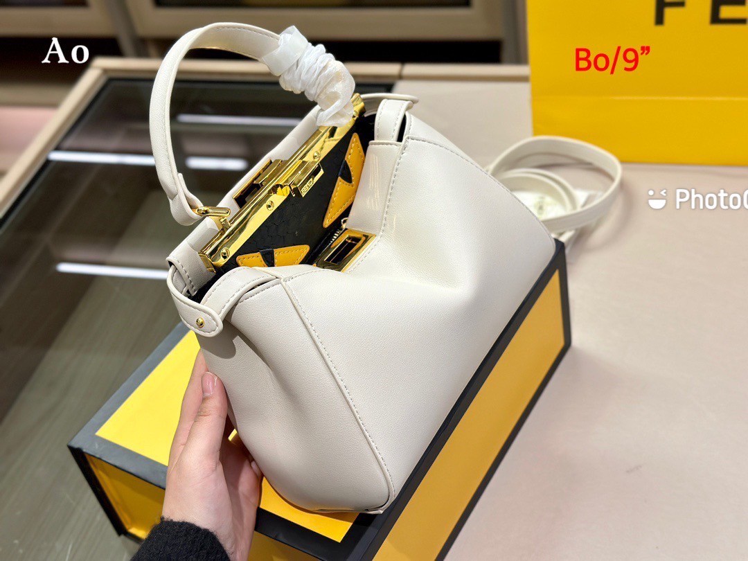 Fendi peekaboo Monster handle bag 9" กระเป๋ายอดนิยมของแบรนด์ ดีไซน์สวยเรียบหรูแฝงด้วยความเก๋ มาพร้อมสายยาว