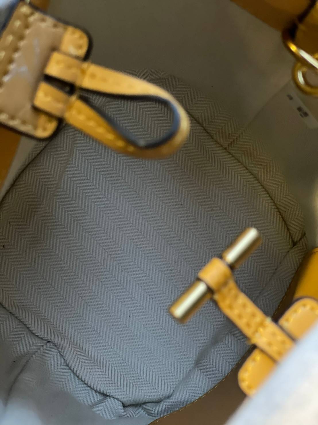 ของแท้ 💯% Tory burch miller mini bucket bag กระเป๋าทรงคลาสสิคจากTory burch มาพร้อมกับรูปทรงถัง ขนาดน่ารักกำลังดี