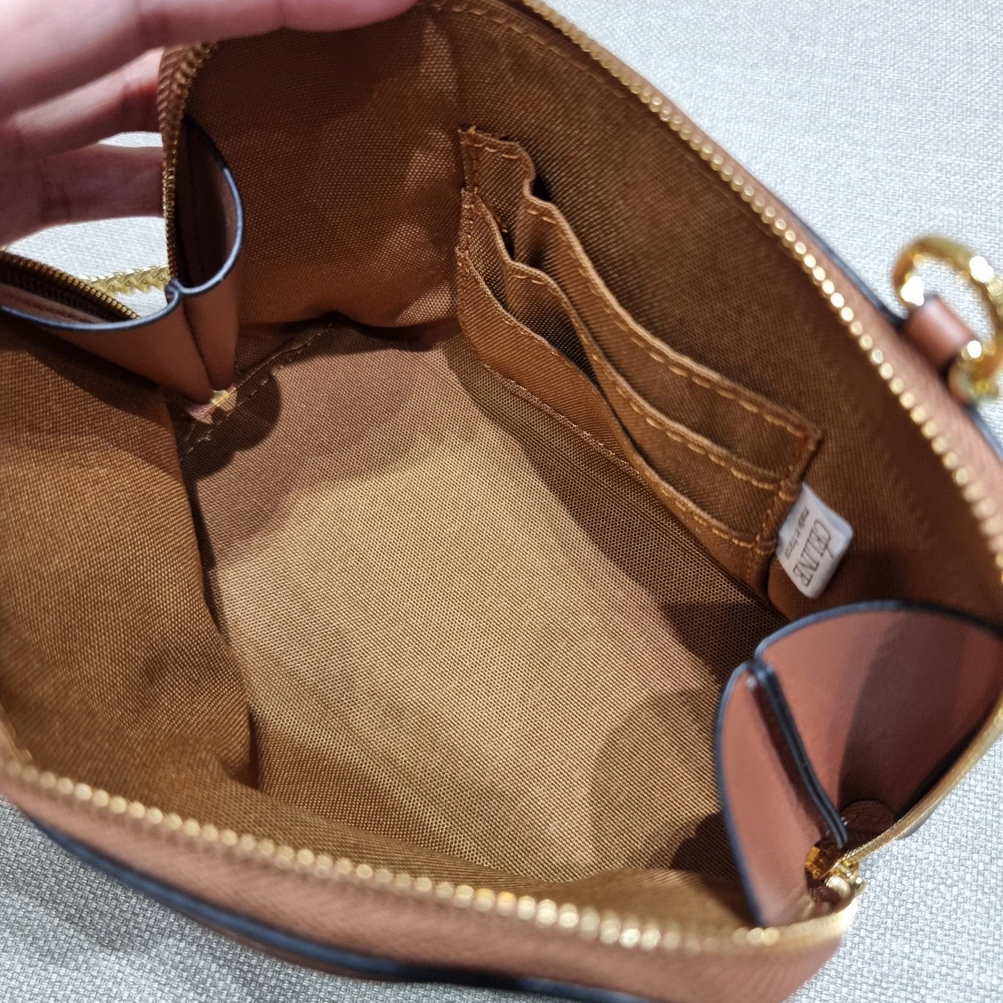 CELINE CLUTCH WITH CHAIN IN TRIOMPHE CANVAS WITH TRIOMPHE HEART EMBROIDERY กระเป๋าสะพายกึ่งคลัทช์ มินิไซส์ เอาใจสาวๆสายสะดวก!! พกพาง่าย สะพายกำลังสวย วัสดุหนังแคนวาส ดีไซน์ใหม่ โลโก้ลายปัก ดีเทลเดินด้ายรูปหัวใจ คิ้วท์ไปอี้ก!! เปิด-ปิดด้วยซิป ภายในโล่ง ใส่