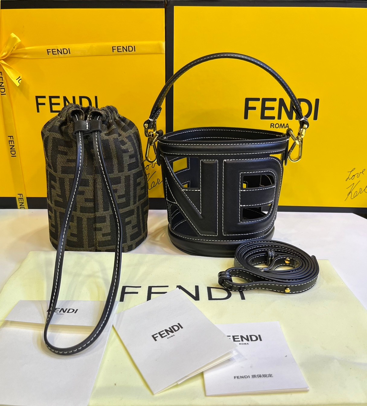 พร้อมส่ง 2 สี FENDI Step Out canvas bucket bag MINI 13cm กระเป๋าสะพายทรงบัคเก็ต ไซส์มินิ เกรดออริ สลับแท้ 1:1 ใช้ต่างประเทศได้