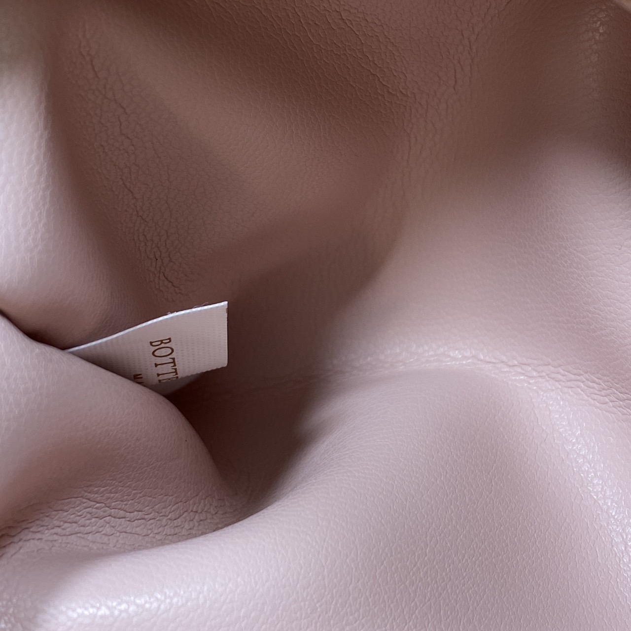 BOTTEGA intrecciato leather Snap Handle Handbag กระเป๋าถือ/สะพาย ดีไซส์สานเป็นเอกลักษณ์ หูจับในตัว หนังสวยงาม เกรดออริ สลับแท้ 1:1 ใช้งานต่างประเทศได้