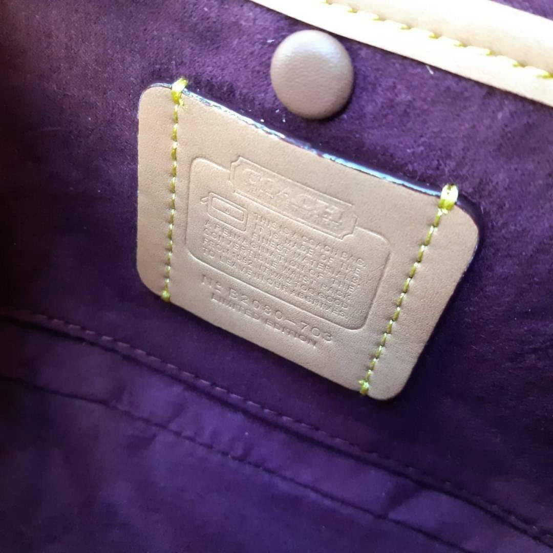 COACH 703 RILEY LUNCHBOX BAG IN SIGNATURE CANVAS กระเป๋า crossbody ทรงกล่องอยู่ทรง ดูแพง วัสดุหนังแคนวาสเคลือบลาย ตัดด้วยอะไหล่ทองเหลือง สวยเข้ากันสุดๆ!! มีช่องหลัก 2 ฝั่ง เปิด-ปิดด้วยซิป ใบนี้สะพายแล้วโดดเด่น ถ่ายรูปขึ้นกล้องแน่นอนจ้า Best item!!