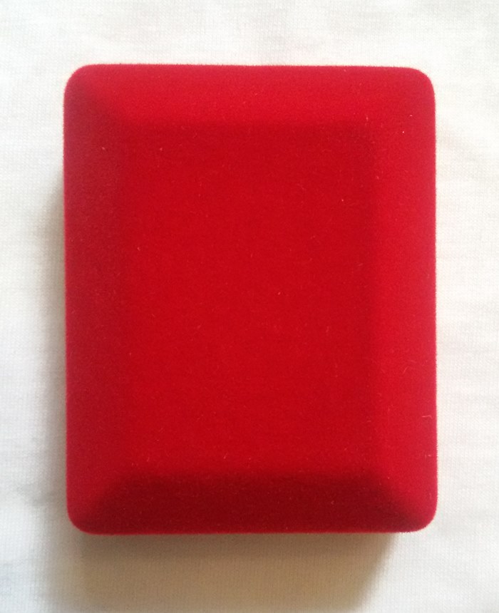 สินค้าหมดค่ะ กล่องกำมะหยี่ใส่จี้พระแบบใหญ่ แบบ1ค่ะ