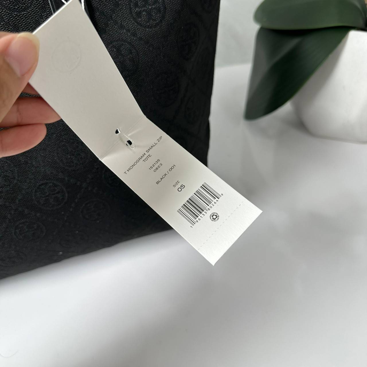 TORY BURCH T MONOGRAM SMALL ZIP TOTE (ใบเล็ก) กระเป๋าทรงโท้ทพร้อมกระเป๋าใบเล็ก วัสดุผ้าแจ็คการ์ดตัดขอบหนัง