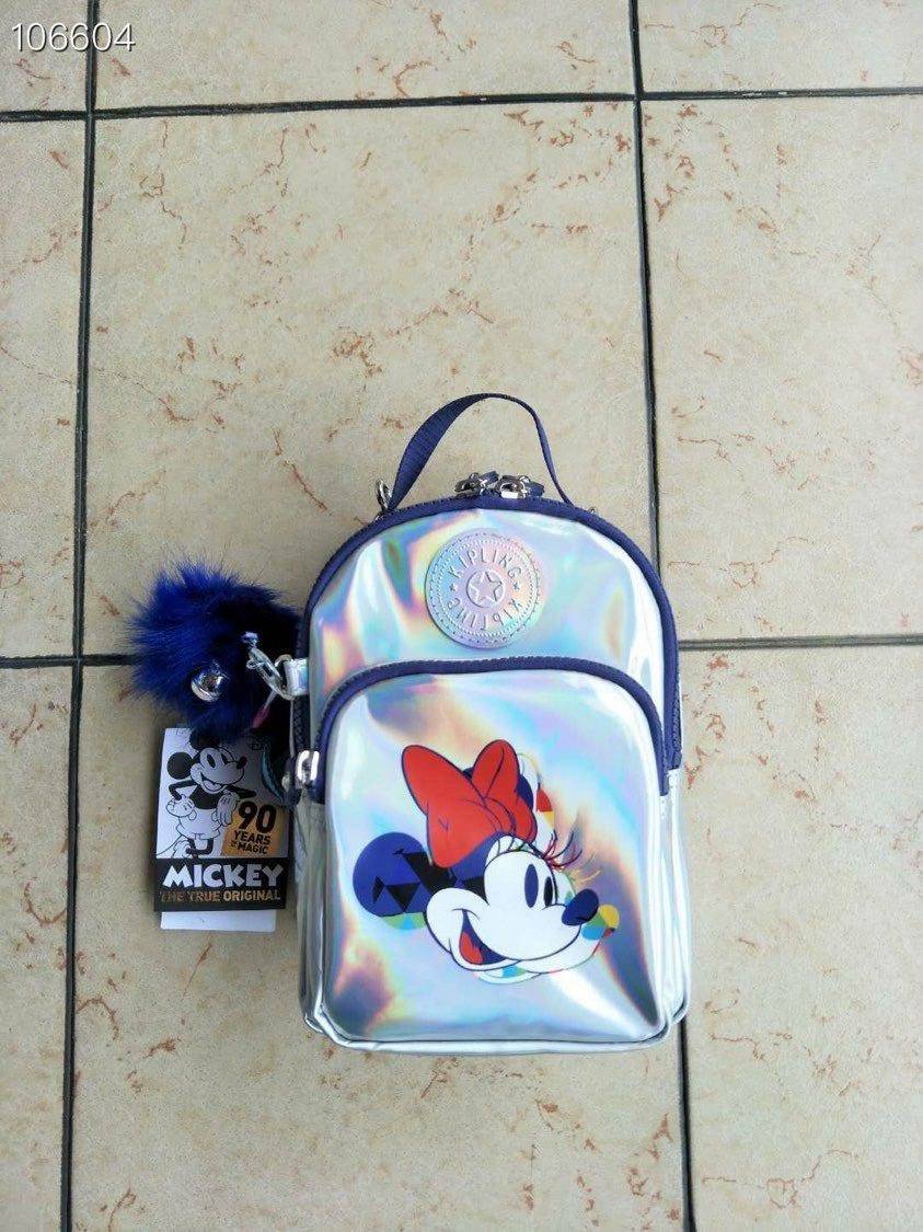 KIPLING D ALBER Small 3-in-1 convertible: bum bag, crossbody or backpack พร้อมส่งความน่ารัก จาก mickey colletion กระเป๋าขนาดกะทัดรัดจาก kipling ใบเล็กน่ารัก ปรับใช้ได้ถึง 3 แบบ เป็นเป้สะพายหลัง ถอดสายถือ หรือใส่สายยาวเป็นกระเป๋าสะพายเฉียงก็ได้ คุ้มค่า น่า