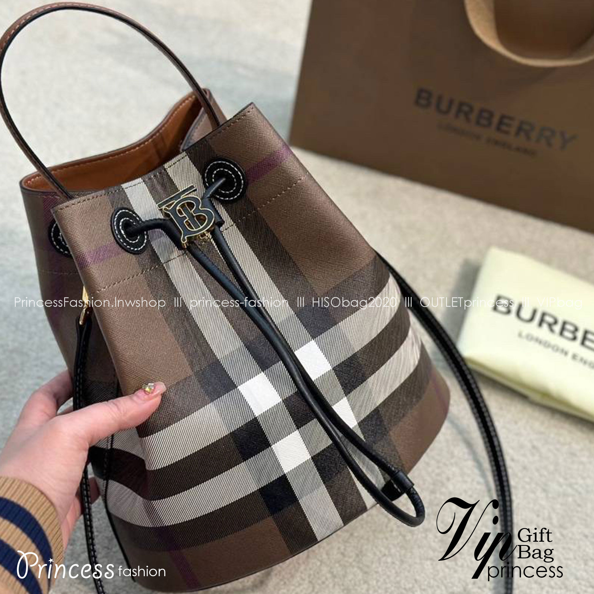 Burberry Brown Small TB Bucket Bag / BURBERRY MONOGRAM BUCKET BAG กระเป๋าถือ กระเป๋าสะพายครอสบอดี้ วัสดุหนังพิมลาย MONOGRAM โทนเข้ม