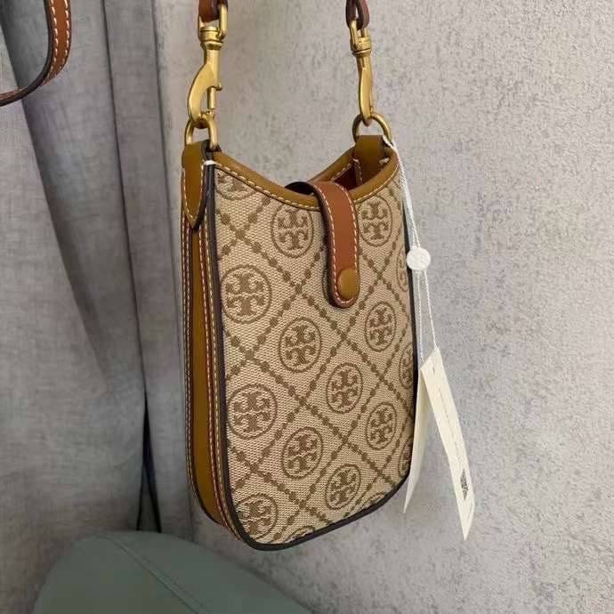 Tory Burch T Monogram Phone Crossbody / Tory Phone Bag พร้อมส่ง กระเป๋าใส่โทรศัพท์ สวยคม ด้านหลังมีช่องใส่บัตร