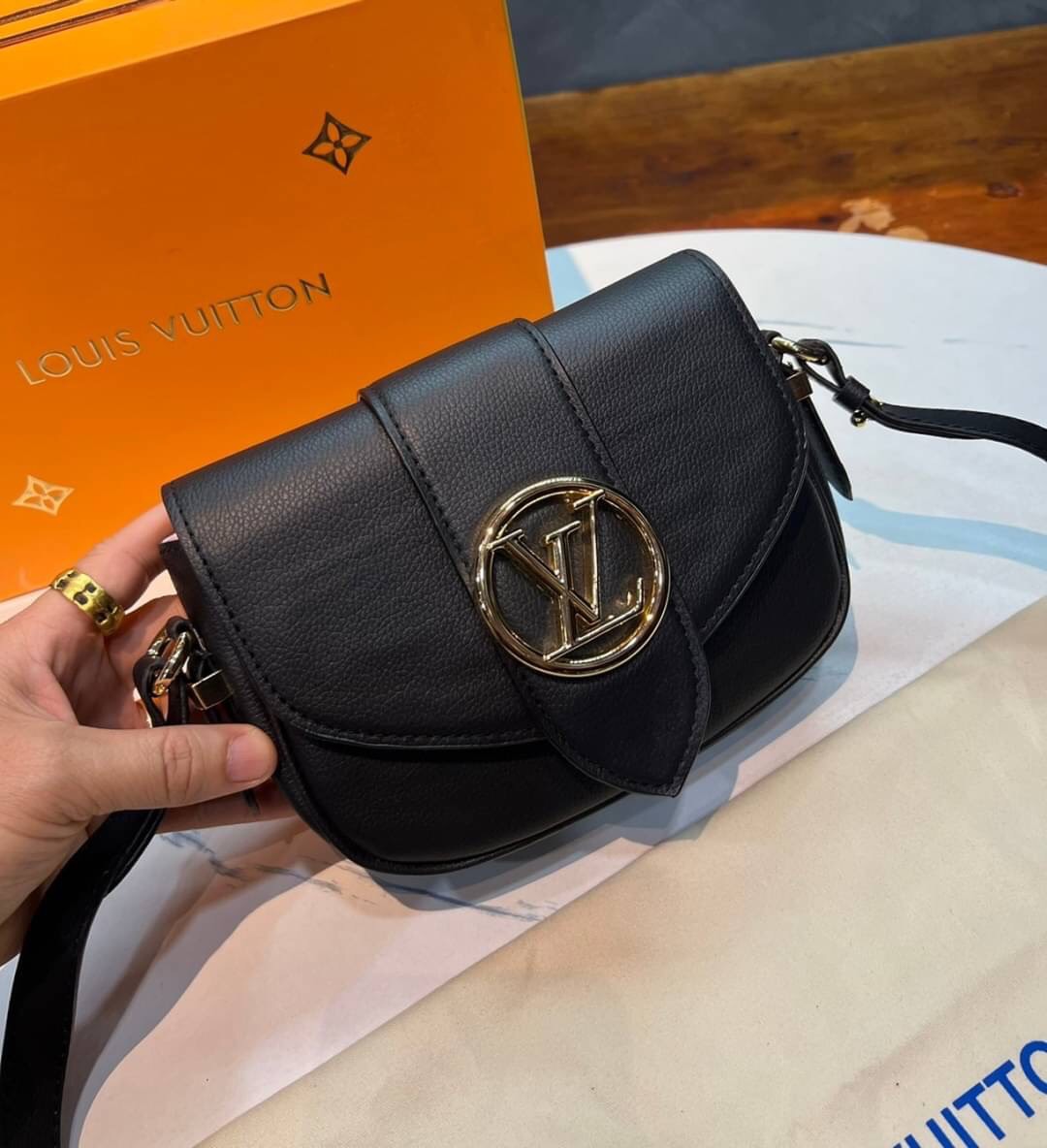 VIP 】หนังแท้ Louis Vuitton Crossbody & Shoulder Bag พร้อมส่งที่ไทย 4 สี