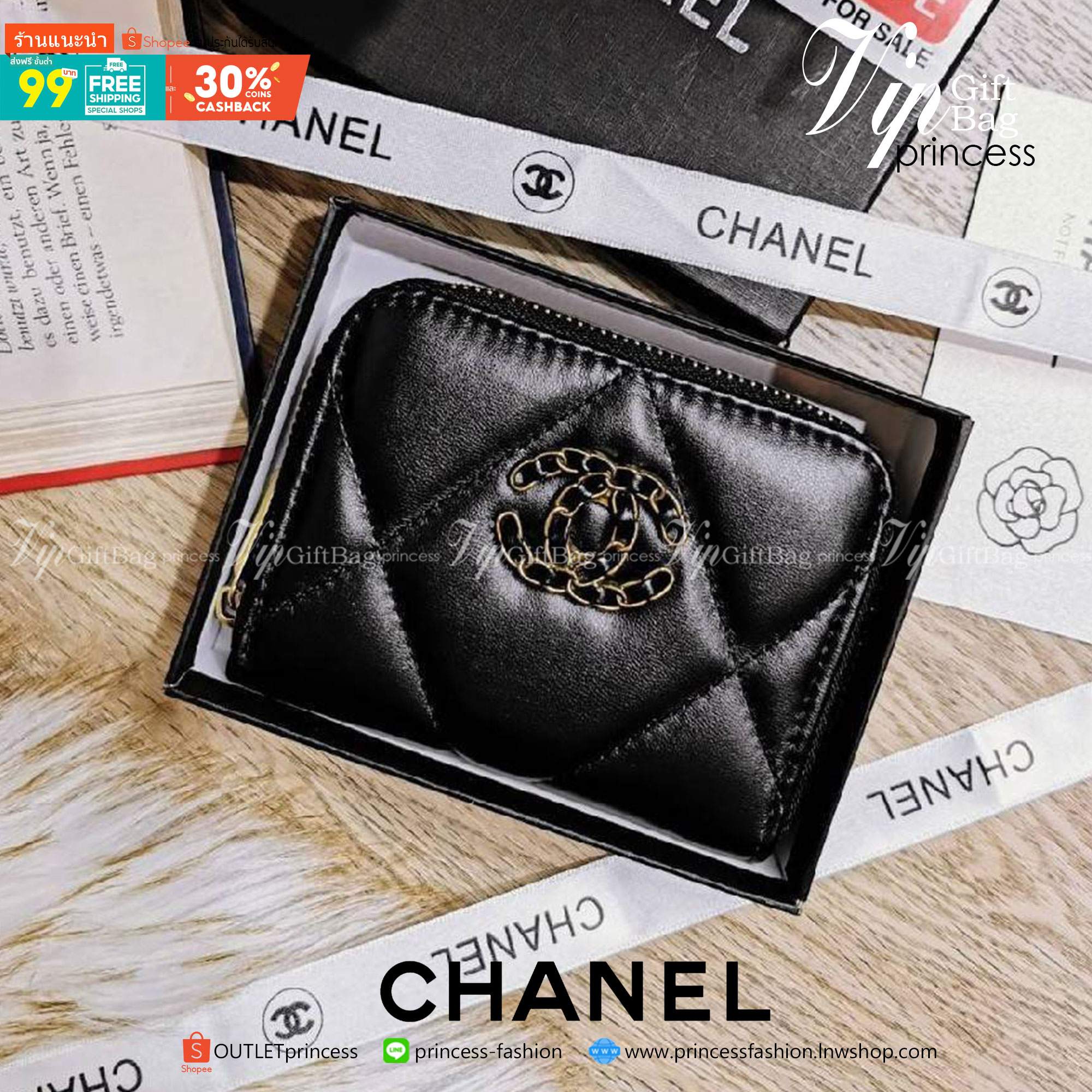 พรีเมี่ยมกิ๊ฟแท้ 100% 】CHANEL SHORT WALLET WITH ZIP VIP GIFT WITH PURCHASE (GWP) พรีเมี่ยมกิ้ฟรุ่นใหม่จาก Chanel Make Up Lotte Duty Free Korea วัสดุหนังนิ่มสีดำสวยหรูคลาสสิคด้านหน้าประดับโลโก้แบรนด์สวยดูดี