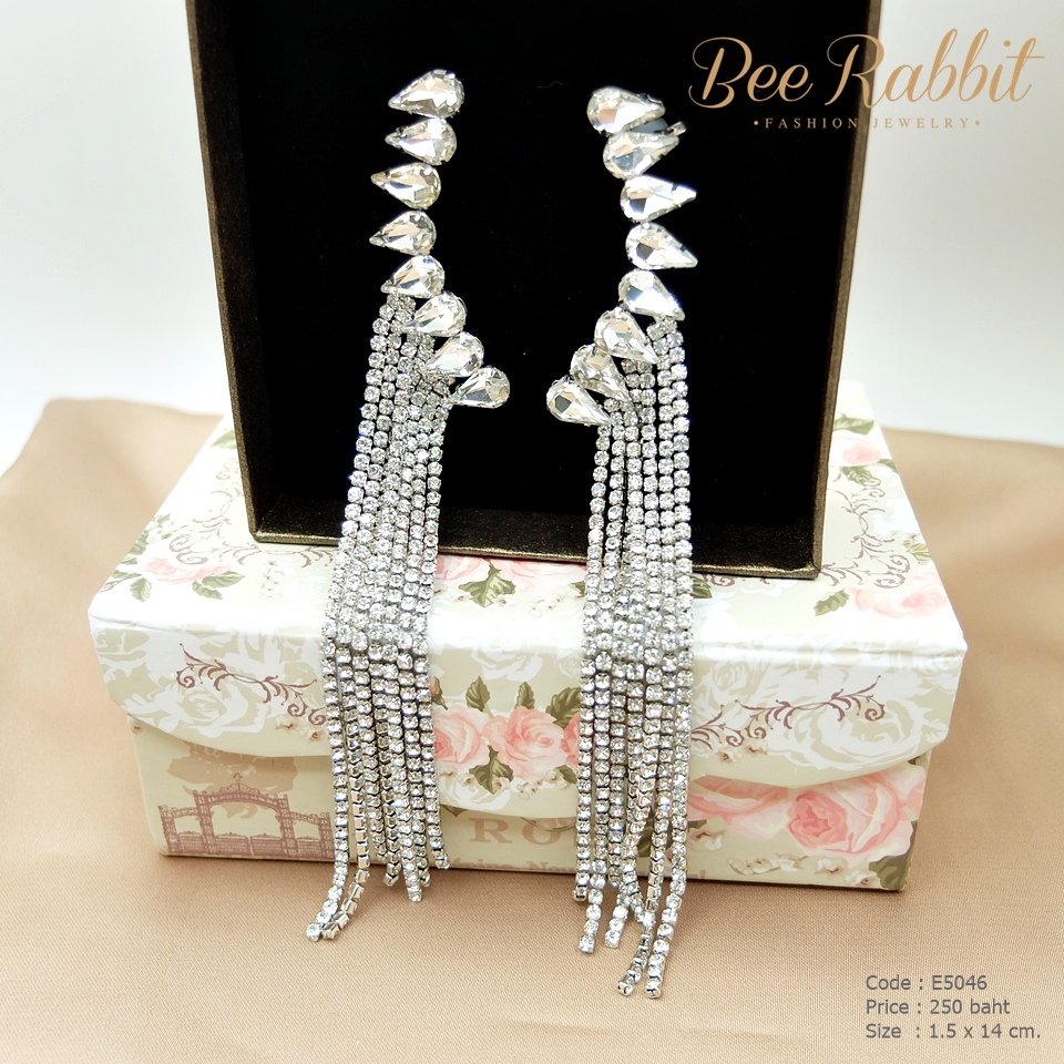 ต่างหูสไตล์ earcuff (ต้องเจาะหู) เพชรหยดน้ำ ห้อยแผงเพชร 7 แถว ตัวเรือนสีเงิน