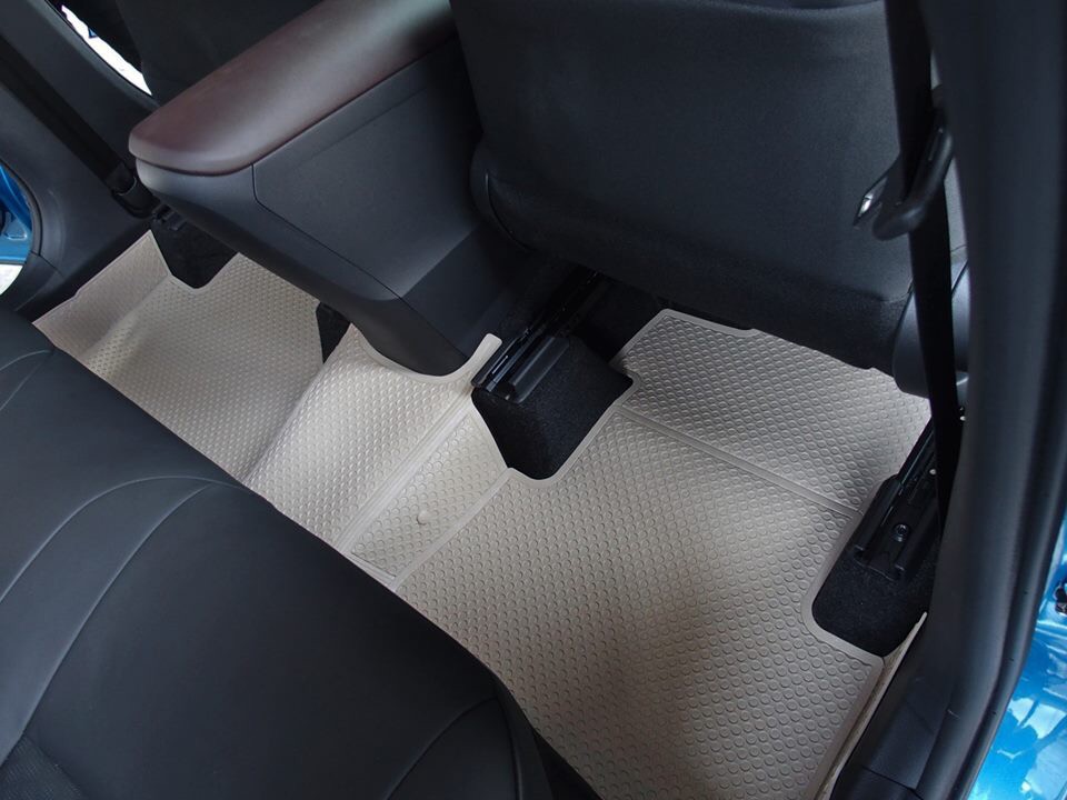 พรมปูพื้นรถยนต์ TOYOTA C-HR ลายรังผึ้งรีดขอบ สีเทา เต็มคัน