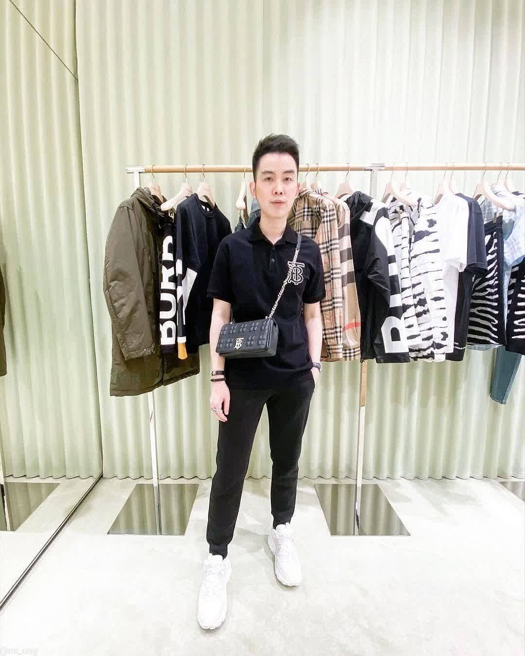 Rare items! รุ่นนี้ที่รอคอย BURBERRY FRAGRANCES QUITED LAMBSKIN BAG หนังแท้ Lambskin นิ่มสวยหรูดูดี เปิดปิดด้วยฝาปิดสัญลักษณ์รูปตัวB ภายในโล่งกว้าง ใส่มือถือ กระเป๋าสตางค์ได้ มาพร้อมสายสะพายโซ่ทองต่อหนังรองบ่าสามารถซ้อนสายสั้นสะพายไหล่ได้ หรือใช้สายยาว Cr