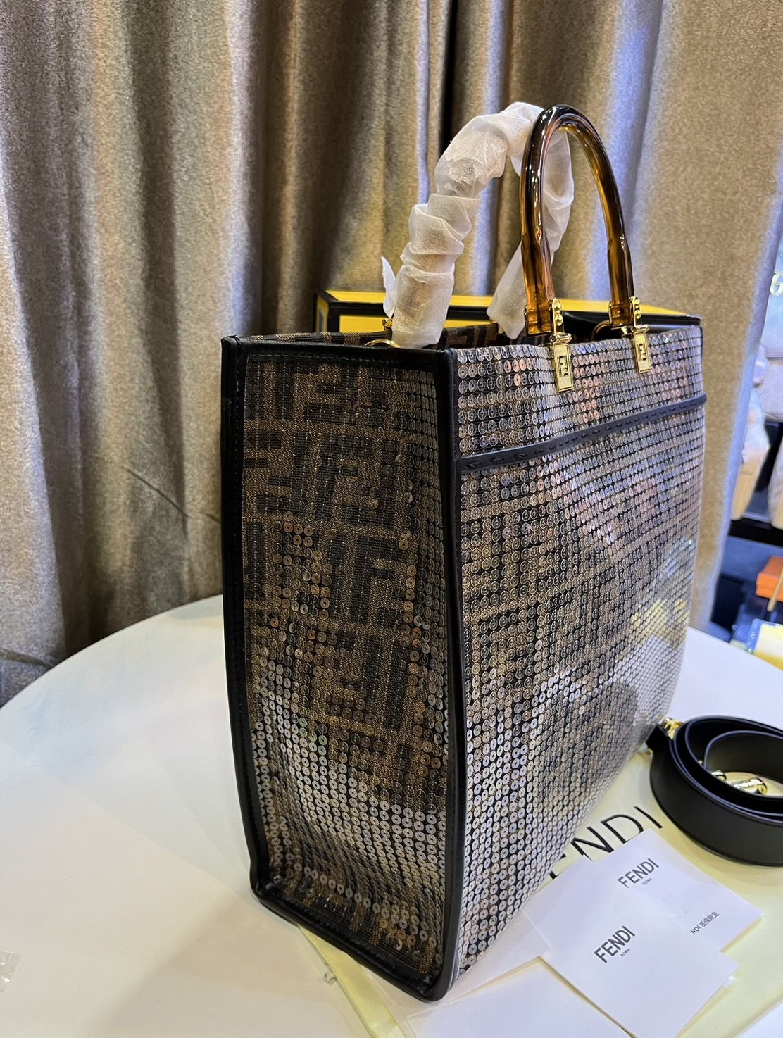 FENDI Sunshine Large jacquard FF sequins shopper / Fendi Tote bag 36cm พร้อมส่ง กระเป๋าสะพายทรงโท้ท ปักเลื่อมแวววาว รุ่นใหม่ สวยหรู **สินค้าเกรดออริจินอล 1:1 สลับแท้