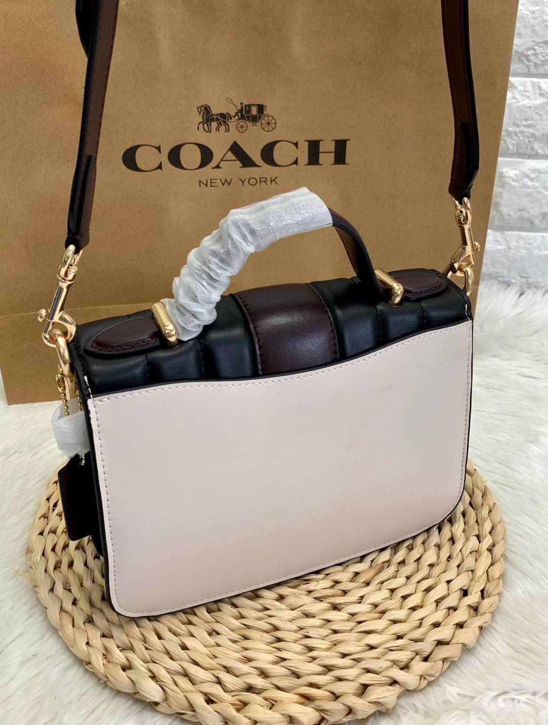 COACH SMALL GEORGIE TOP HANDLE IN BLOCKED SIGNATURE CANVAS ((6504//0468//6192//6015)) compact body portable shoulder bag 🌈ห้ามพลาด รุ่นแนะนำค่าา! พร้อมส่งทันที! กระเป๋าหิ้ว//สะพายข้างได้ วัสดุหนังแท้ 🔺หนึ่งใบทำลายหนังผสมกัน3แบบได้ลงตัวสวยง