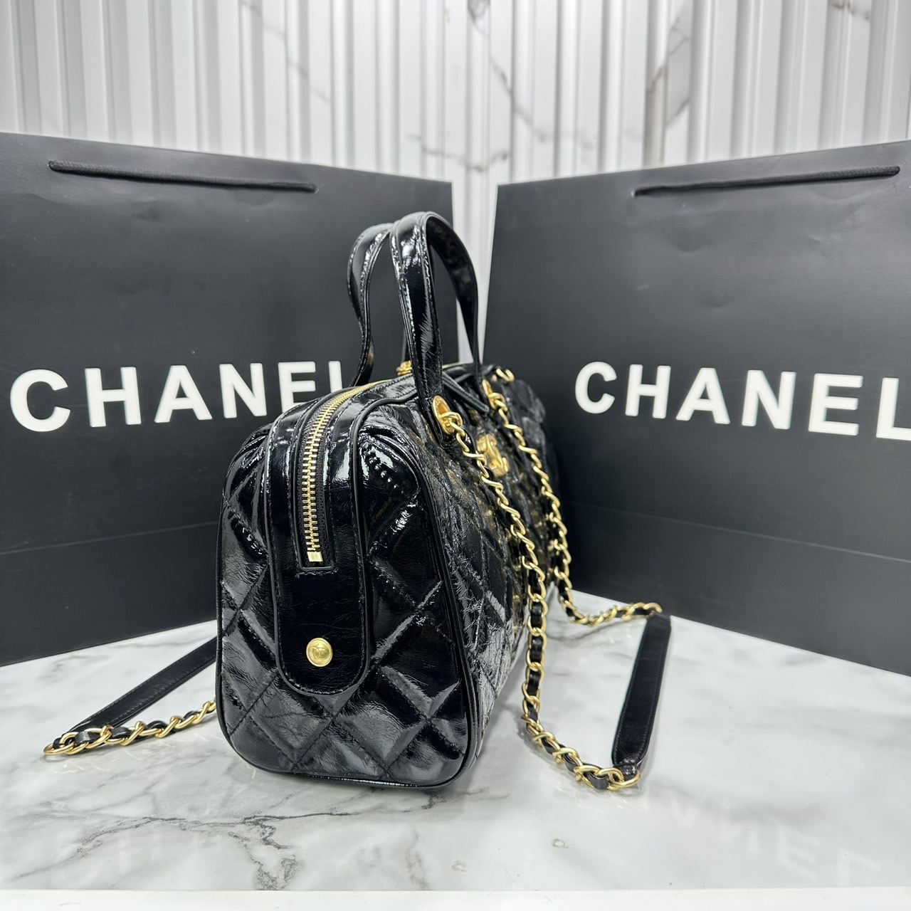 ORI หนังแท้ | Chanel Large Bowling Bag Crumpled Leather / Chanel Keepall Bag กระเป๋าถือ กระเป๋าสะพายรุ่นใหม่ล่าสุด ดีไซน์หนังยับเงา รูปแบบเรียบหรูหราใช้งานง่าย สวยงามตามแบบฉบับแบรนด์