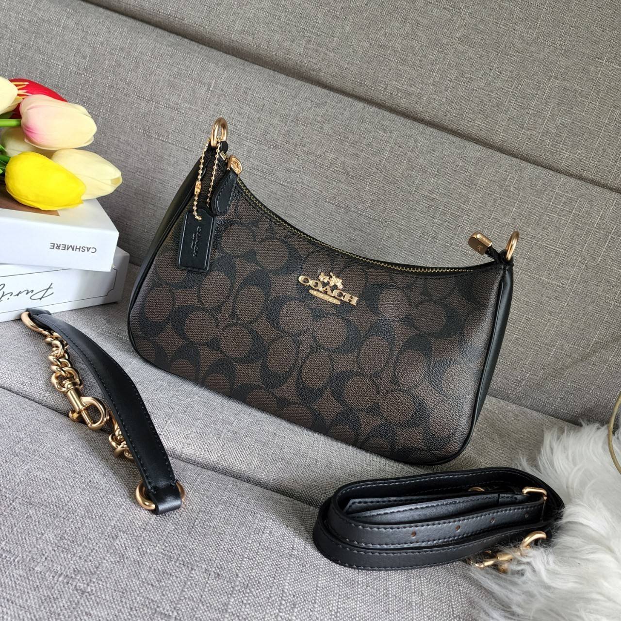 พร้อมส่งครบสี สวยทุกสีเลยค่า😘 ((CA173//CA209//CA548)) COACH TERI SHOULDER BAG 🔹กระเป๋าทรงพอช ในรูปแบบหนังแท้ หนังนิ่มสวยมากค่ะ