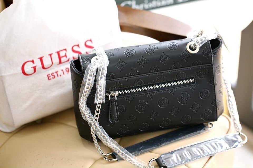 GUESS HANDBAG กระเป๋าสะพายรุ่นใหม่จาก Guess factory รุ่นนี้สามารถสะพายได้ทั้งสายคู่และสายเดี่ยว