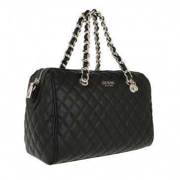 GUESS WOMEN’S BOWLING BAG กระเป๋าสะพายทรง Bowling รุ่นใหม่ล่าสุดจาก GUESS FACTORY หนังนิ่มลายตารางสวยอยู่ทรงใบใหญ่กำลังดี ด้านหน้าประดับโลโก้หูหิ้วโซ่ร้อยหนังสะพายไหล่ได้เเข็งแรงรับน้ำหนักได้เยอะ เปิดปิดด้วยซิปสะดวกใช้ มีหมุดรองฐานกันรอย ภายในมีช่องซิปและ