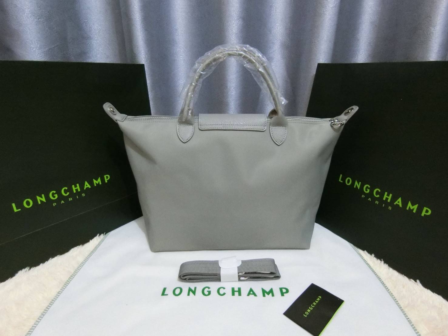 กระเป๋า Longchamp Le Pliage Neo Size M สินค้าใหม่ ของแท้เท่านั้น!!เป็นล็อตผลิตเกินออเดอร์จากโรงงาน มาพร้อมการ์ด/ถุงผ้าแบรนด์/ถุงกระดาษแบรนด์
