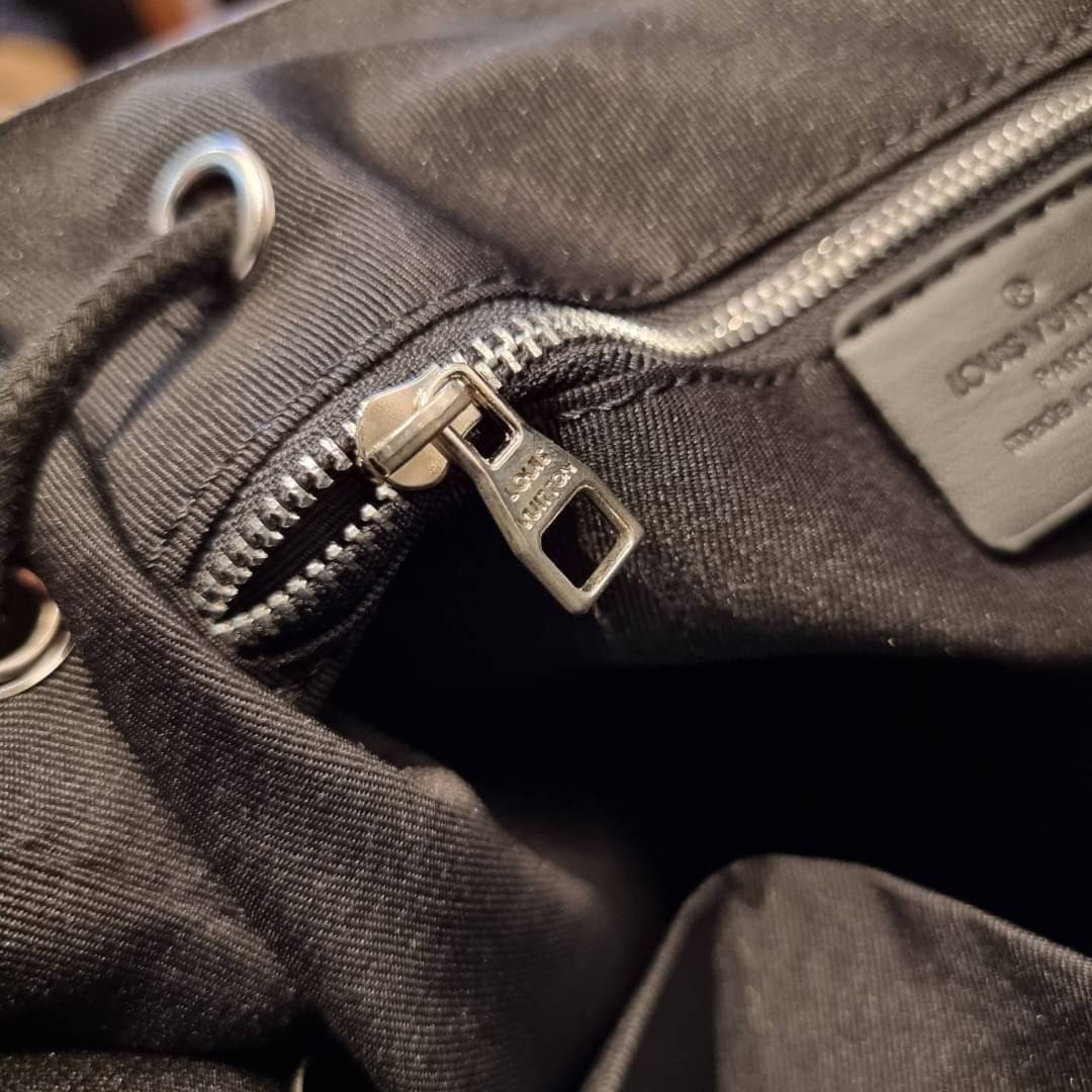 LV Christopher PM Monogram Eclipse Reverse เป้สะพายหลังใบใหญ่ LV MONOGRAM BACKPACK ที่หนุ่มๆตามหากันมากที่สุด LONG WEEKEND กระเป๋าใบใหญ่ต้องมี!! รุ่นสุดฮอต!! ด้วยรูปทรงที่คลาสสิค สไตล์เอกลักษณ์ วัสดุหนังแคนวาส ทนทาน