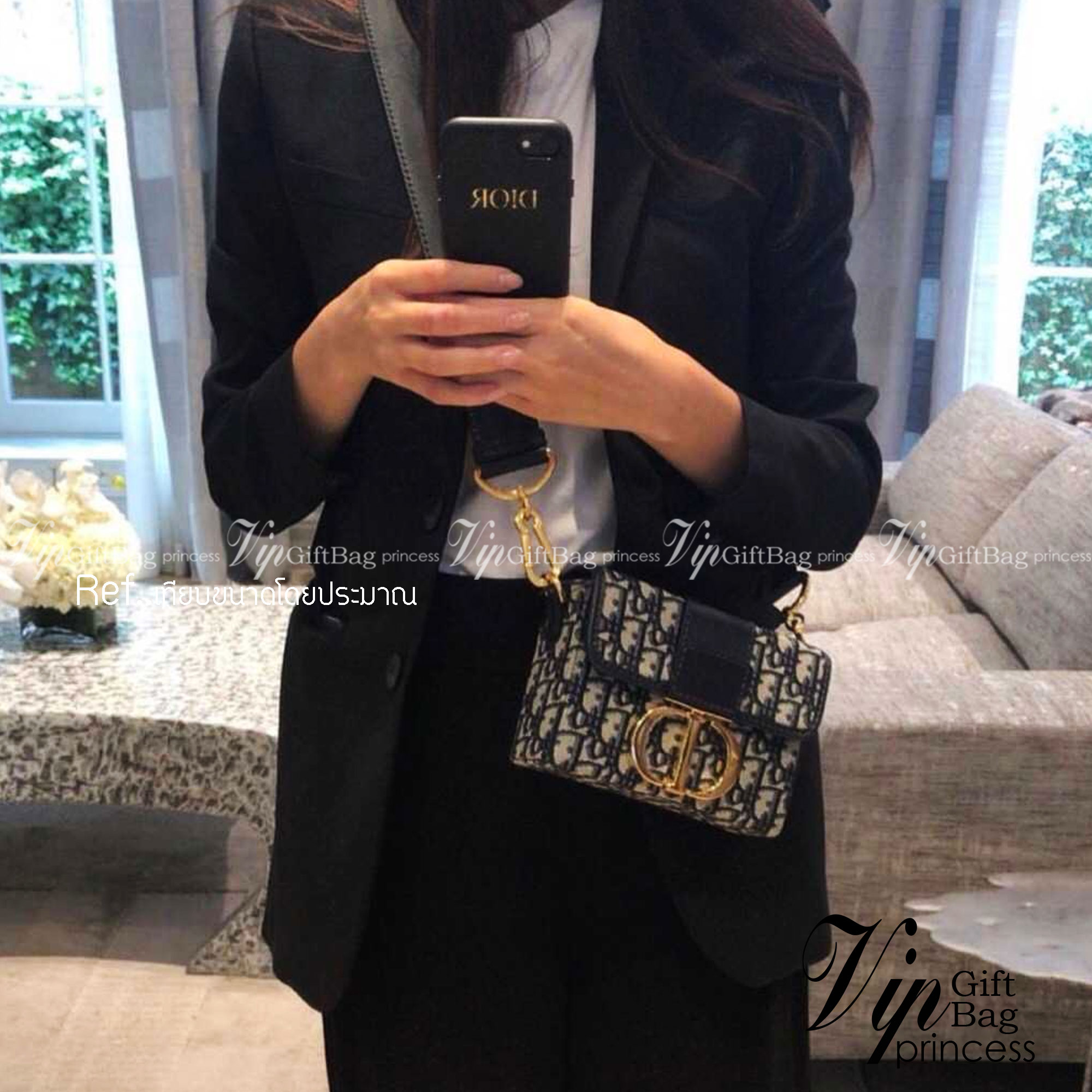 Dior 30 Montaigne Box Bag 7" / DIOR MINI BAG กระเป๋าสะพายดิออร์ เอกลักษณ์ของความหรู ไซส์มินิทรงสี่เหลี่ยมสวยหรูอยู่ทรงเปิดปิดด้วยฝาปิดโลโก้แบรนด์อะไหล่ทอง ภายในโล่งมีโลโก้สามารถใส่มือถือของใช้จุกจิกได้