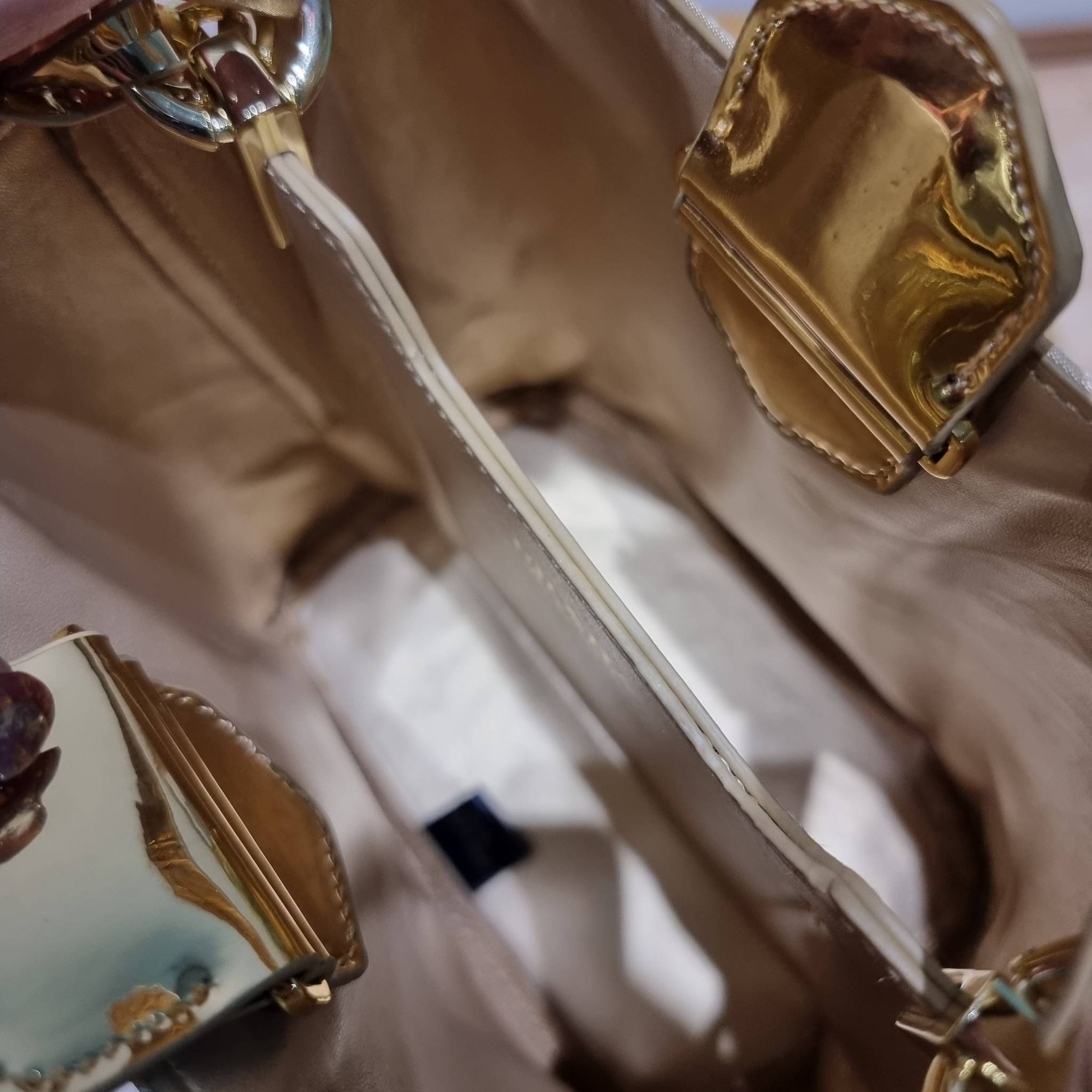 PRADA SMALL PANIER CRYSTAL EMBELLISHED TOTE BAG กระเป๋าสะพายทรงโท้ท ไซส์กำลังสวย หรูหรา โดดเด่น ถือออกงานก็ดูระยิบระยับเล่นแสง ทำให้ดูดีมีราคา