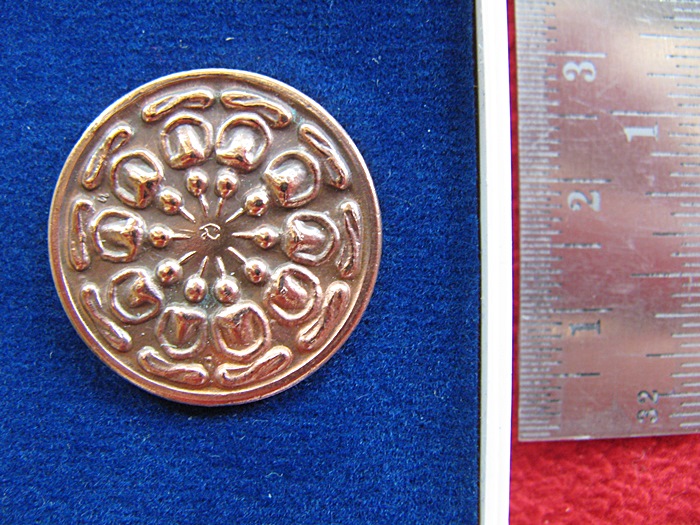 สินค้าหมดค่ะ พระงบน้ำอ้อย หลวงปู่นาม เนื้อทองแดง ที่ระลึกในงานกฐินสามัคคี วัดน้อยชมภู่ ปี2546 พร้อมกล่องเดิมค่ะ