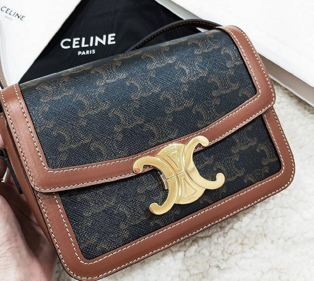 CELINE TRIOMPHE CROSSBODY BAG VIP GIFT WITH PURCHASE-GWP พรีเมี่ยมกิ๊ฟ Limited Edition จาก CELINE PERFUME DUTY FREE COUNTER วัสดุ TRIOMPHE CANVAS & LEATHER