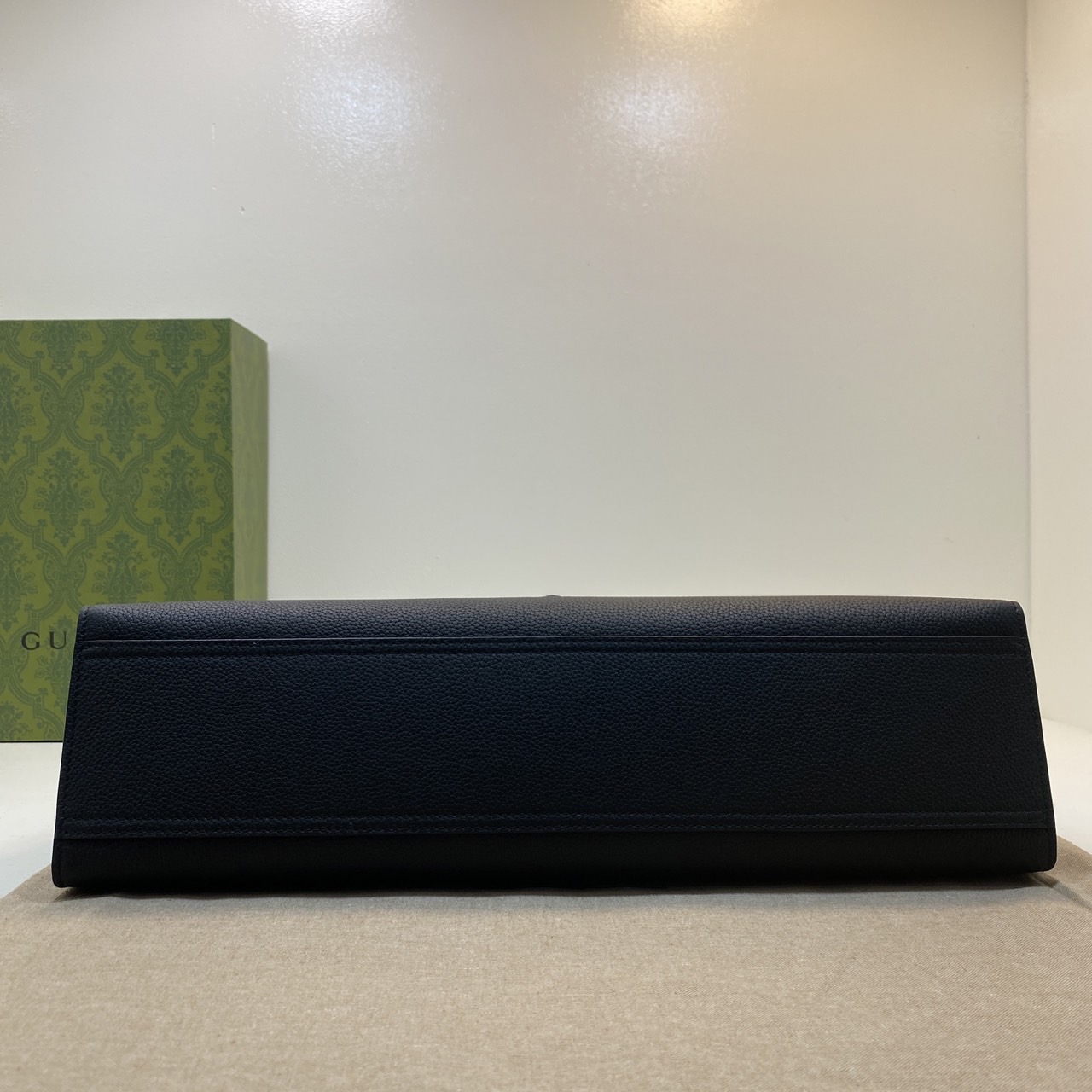 GUCCI MEDIUM TOTE BAG WITH HOOK CLOSURE / Gucci medium tote bag กระเป๋าทรงโท้ทสไตล์ใหม่ล่าสุด เกรดออริ 1:1 สลับแท้ ใช้งานต่างประเทศได้ ภาพถ่ายจากงานจริง