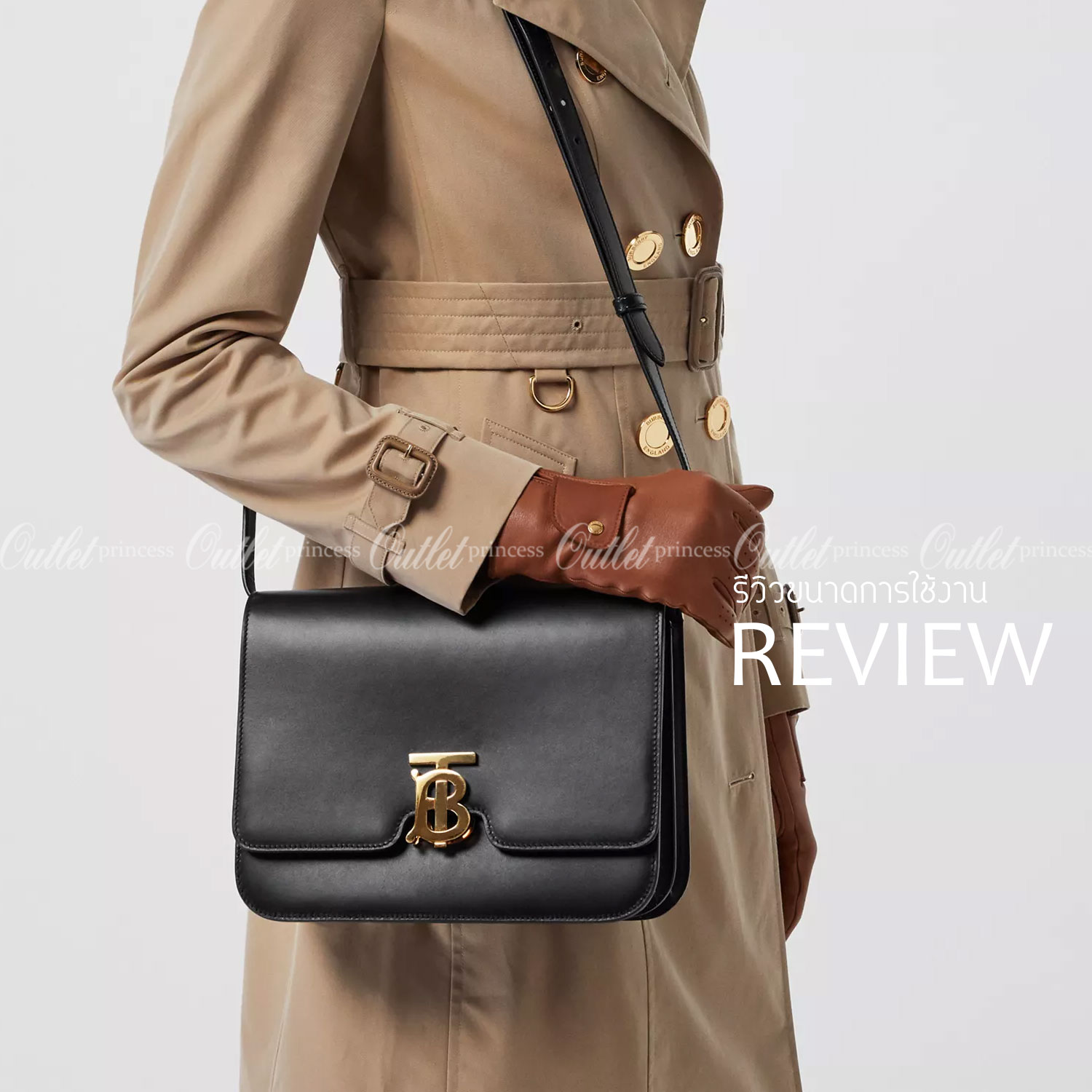 BURBERRY FRAGRANCES CROSSBODY BAG VIP GIFT WITH PURCHASE (GWP) กระเป๋าสะพายพรีเมี่ยมกิ๊ฟ Limited Edition จากน้ำหอม BURBERRY DUTY FREE วัสดุ Calfskin หนังเรียบสวยอยู่ทรงดีไซน์ยอดนิยมประดับโลโก้แบรนด์ทองด้านหน้า เปิดปิดด้วยฝาปิดสัญลักษณ์ตัวB ภายในมีช่องแบ่ง