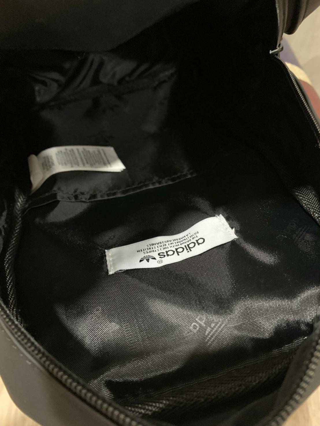 Adidas Originals 3D Mini Airline Waist Bag กระเป๋าสะพายสไตล์สปอร์ตทรงคาดอกรุ่นใหม่ดีไซน์สุดฮิตสไตล์ ISSEY MIYAKE เปิดปิดด้วยซิปคู่ปั้มโลโก้แบรนด์ ภายในสกรีนโลโก้ ช่องกว้างมีช่องใส่มินิไอแพค ใส่กระเป๋าสตางค์ยาวได้ ผลิตจากวัสดุที่โปร่ง ป้องกันการอับชื้นได้ด