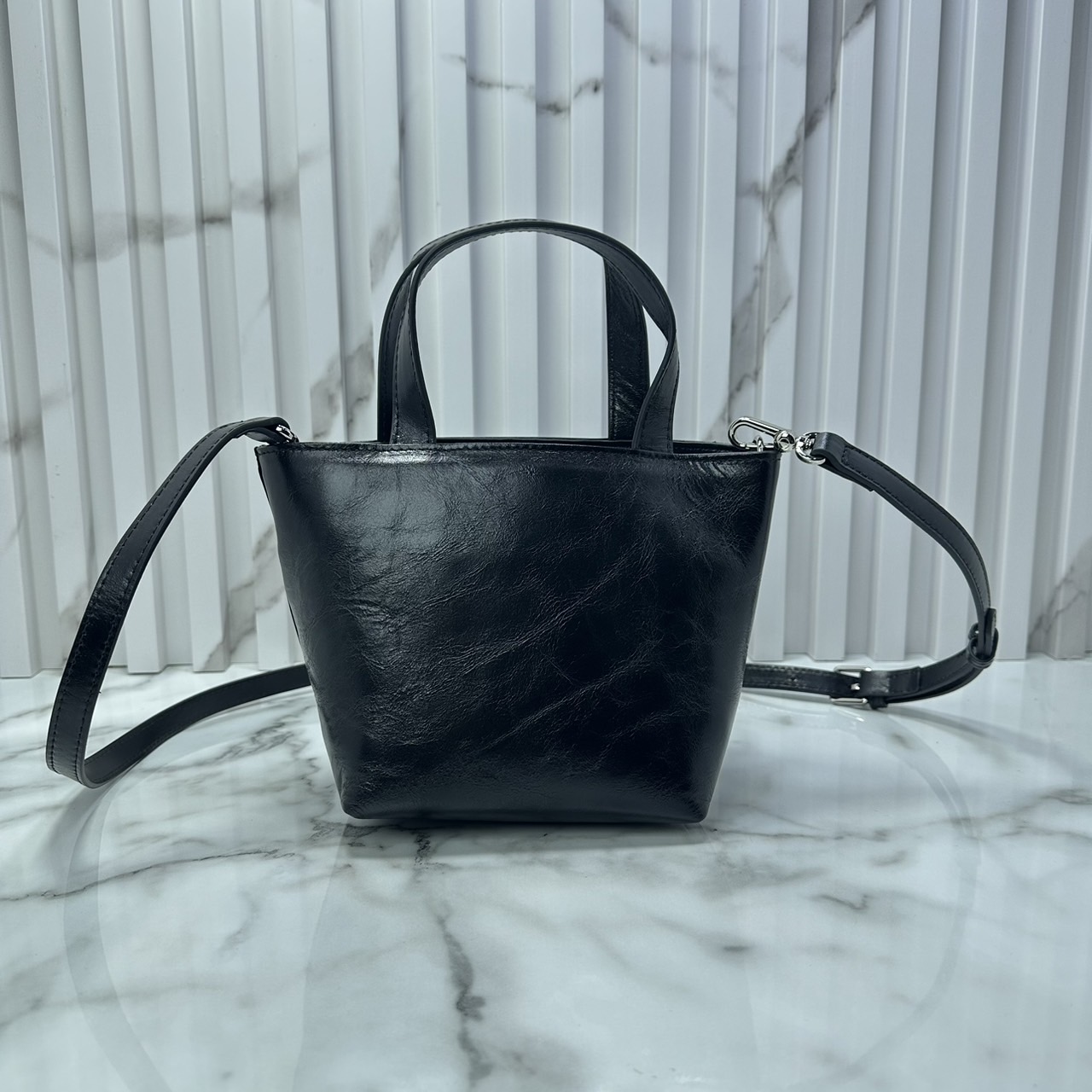 ALEXANDER WANG Punch Mini Tote Bag in Crackle Patent Leather กระเป๋าทรงโท้ท งานหนังลายยับเต็มใบ เกรดออริ 1:1 ใช้งานต่างประเทศได้