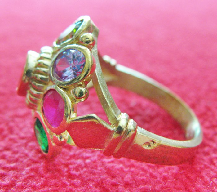 สินค้าหมดค่ะ แหวนพลอยนพเก้า รูปดอกไม้8กลีบ ทองเหลือง แบบ2ค่ะ