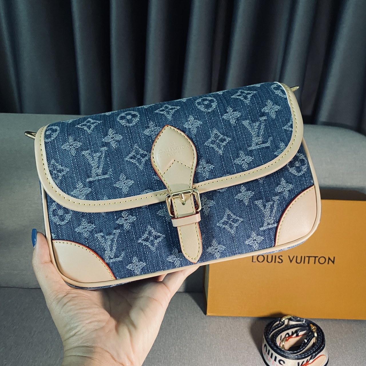 LV diane monogram denim bag กระเป๋ามัลติฟังก์ชั่นเดนิม ดีไซน์ใหม่สียีนส์สวยมีเสน่ห์ มาพร้อมสาย 2 แบบ สายหนังคล้องไหล่ได้ และสายสปอร์ตครอสบอดี้ได้