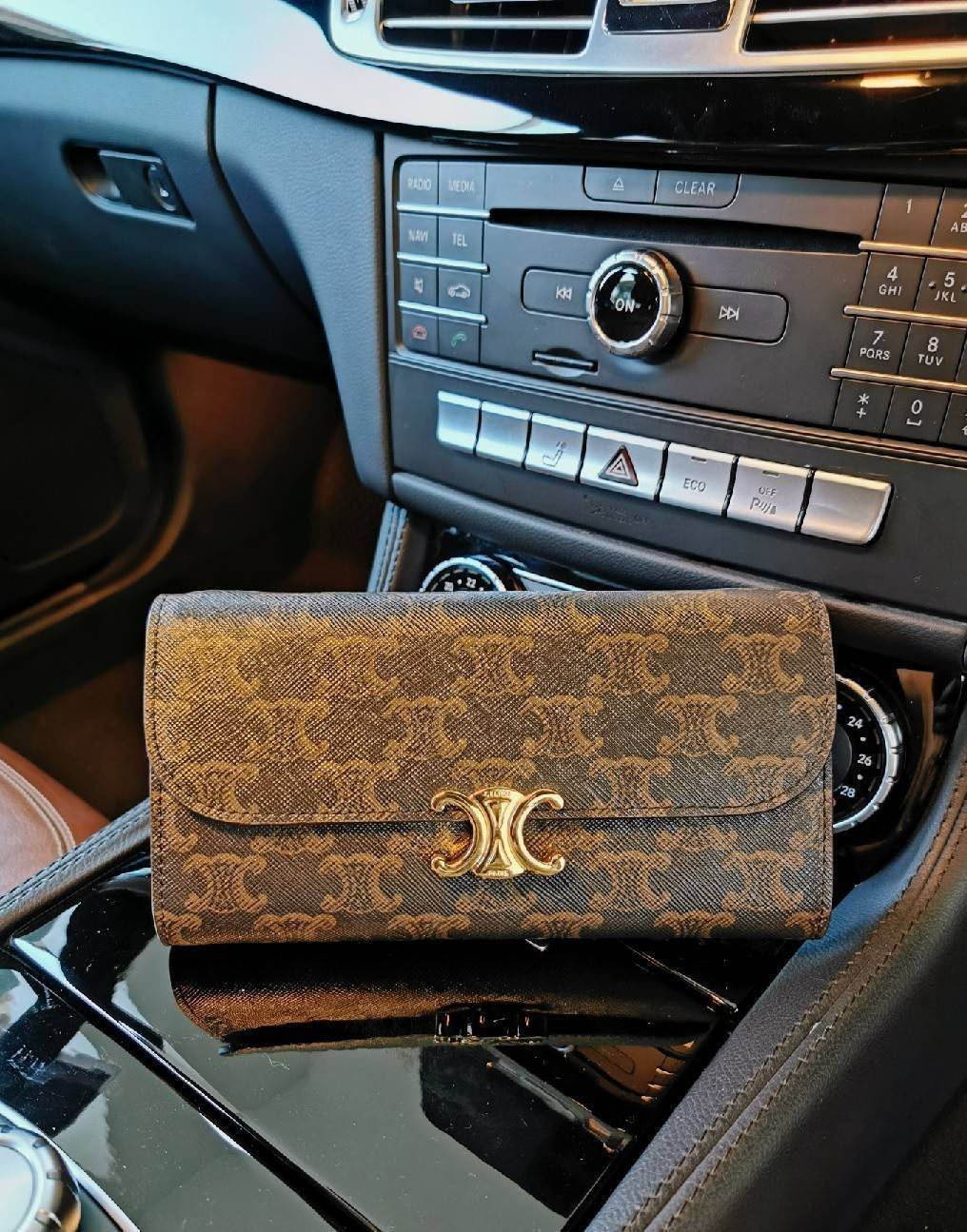 CELINE LONG WALLET BAG VIP GIFT WITH PURCHASE-GWP กระเป๋าพรีเมี่ยมกิ๊ฟ Limited จาก CELINE HAUTE PARFUME DUTYFREE COUNTER วัสดุ Triomphe Canvas