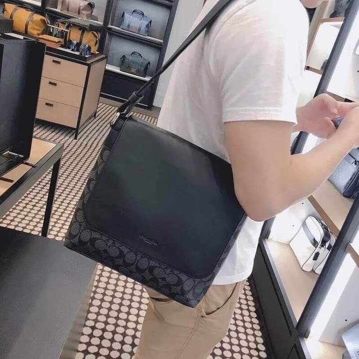 COACH CHARLES SMALL MESSENGER IN SIGNATURE (F54771)🌲ทั้งหล่อ ทั้งเท่มากๆขนาดนี้ ไม่ควรพลาด !! //สะพายข้างใบใหญ่ Unisex ใช้ได้ทั้งชายและหญิง // วัสดุแคนวาส ผสมหนังแท้อย่างดี อยู่ทรงสวย คุณภาพสุดๆ ฝาเปิดกระเป๋า ล็อคด้วยตัวล็อคแม่เหล็ก แน่นหนามากๆ ช่