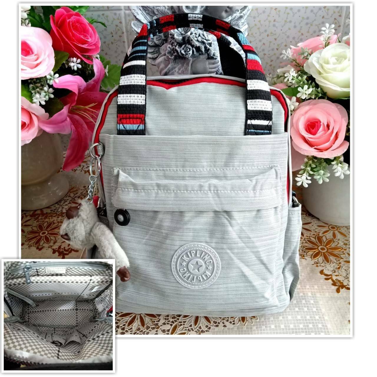 KIPLING 3 WAYS MINI BACKPACK ซับในตาราง 👍กระเป๋าสะพายรุ่นใหม่วัสดุ Nylon & Polyester 100% 👍หูหิ้วมีลายปั้มแบรนด์ 👍สายสะพายยาวเลื่อนปรับได้ถอดได้ 👍สามารถถือหรือสะพายได้ จะสะพายไหล่ สะพายเฉียง Crossbody หรือจะคล้องสายเป็นเป้ส