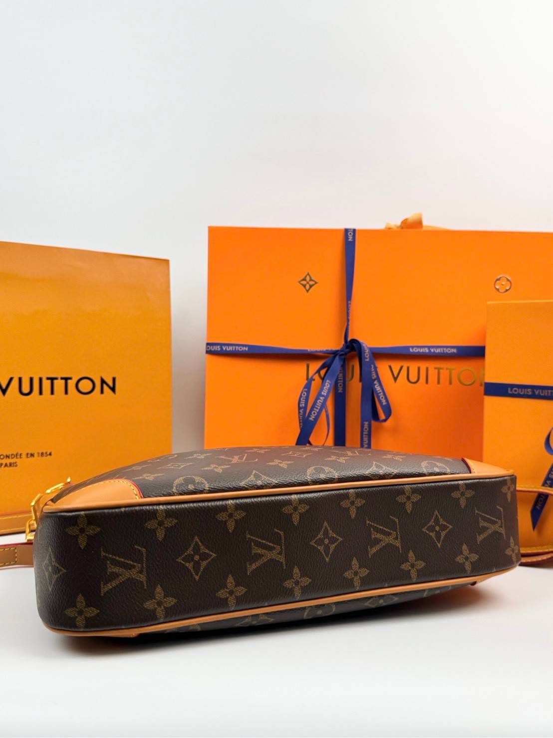 ORI หนังแท้ | LV Boulogne Hobo Bag 30 M14196 น้องใหม่พร้อมแล้ว…mom and dad พร้อมมั้ยค๊าา!! กับกระเป๋าสะพายทรงโฮโบขนาดใหม่ ไซส์ใหญ่ขึ้นเอาใจแม่ที่มีของใส่น้องเยอะๆ ดีไซน์สุดคลาสสิครุ่นสุดปัง