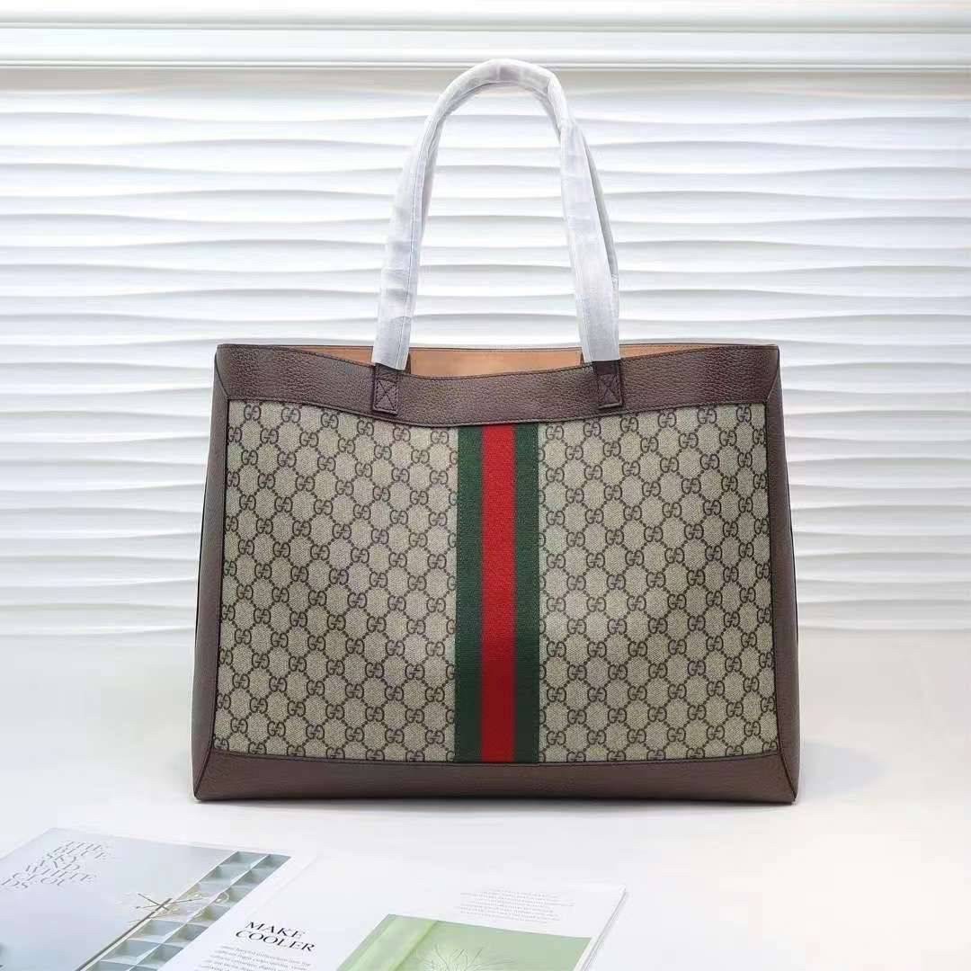 GUCCI Soft GG Supreme Ophidia Tote Bag กระเป๋าถือสะพายไหล่ทรง shopping ขนาดใหญ่จุใจคุ้มสุดๆ!! ดีไซน์เรียบง่ายสุดคลาสสิค โดดเด่นด้วยแถบผ้าสีแดงเขียวสวยเด่นเป็นเอกลักษณ์