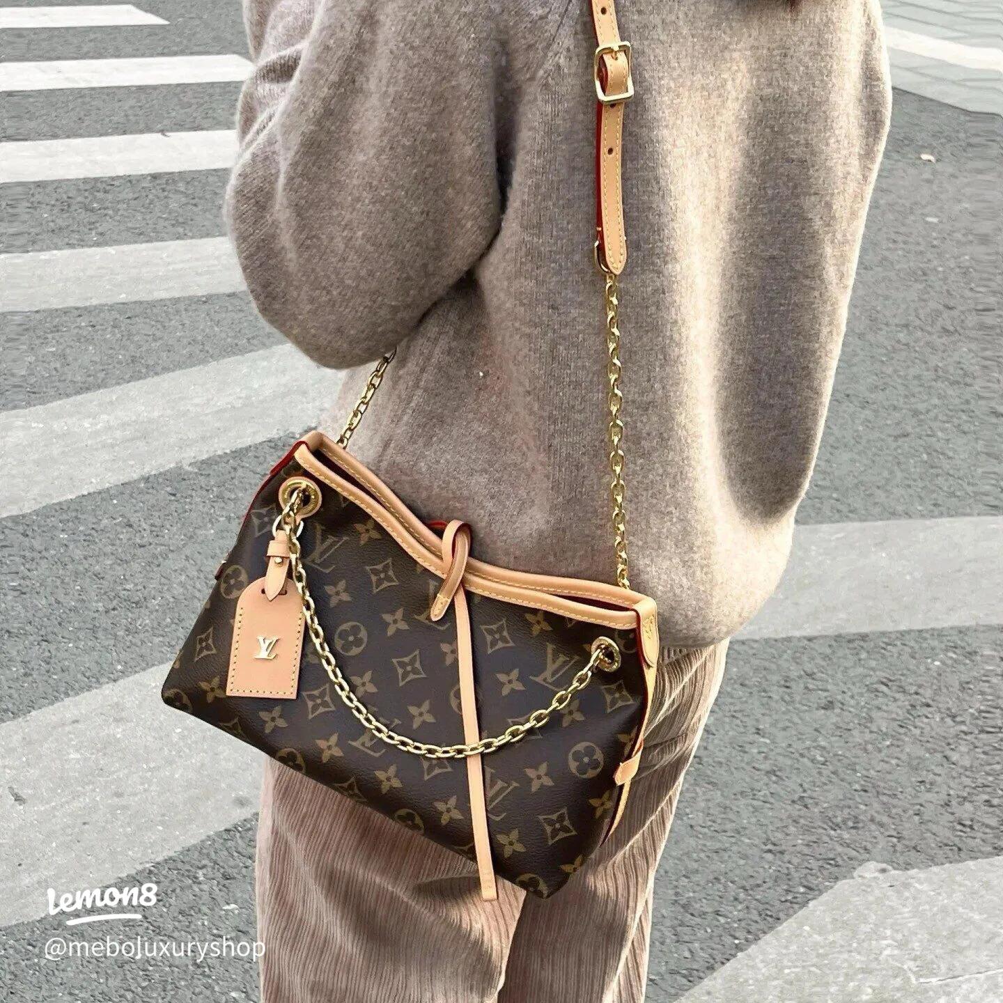 LV CarryAll BB bag กระเป๋าสะพายแครี่ออล ไซส์ใหม่ ดีไซส์ใหม่สุดไอคอนิกปรับโฉมใหม่ประจำฤดูกาลในดีไซน์สุดชิค ตกแต่งสายโซ่สีทองงดงามด้วย Monogram Flower