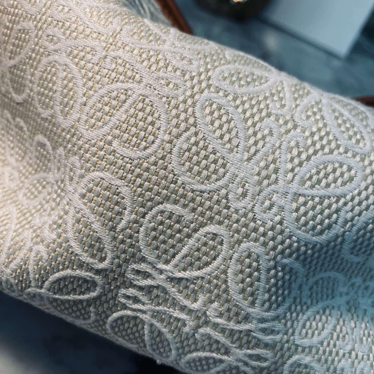 LOEWE Cubi Small Logo Canvas Top Handle Bag กระเป๋าทรงสวยดีไซน์ยอดฮิตประจำปีเลย! ปักโลโก้แบรนด์บนผ้าทั้งใบเป็นเอกลักษณ์ หูจับปรับได้ สวยหรูวินเทจ