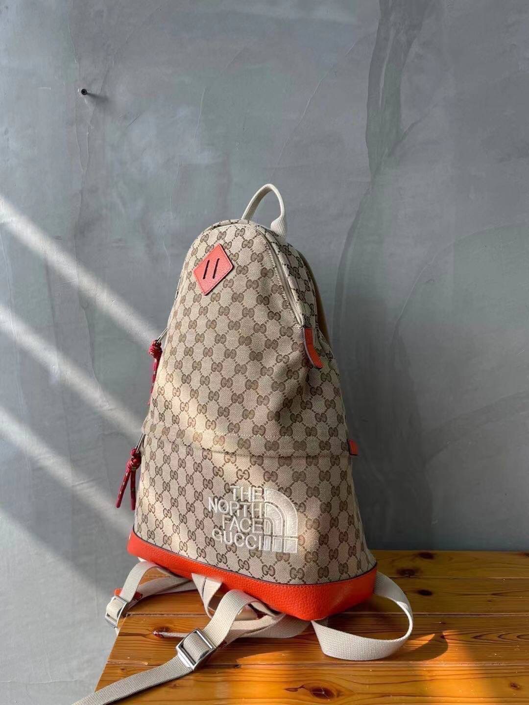 หนังแท้ The North Face x Gucci backpack พร้อมส่งที่ไทย
